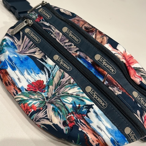 LESPORTSAC EVERYDAY BELT BAG Tropical Vibes Hawaiian Fanny Essential RARE - Picture 2 of 9